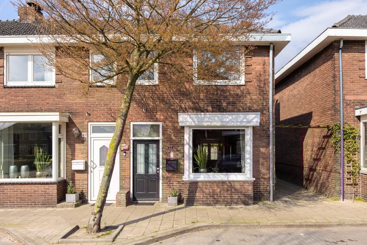 Van Heutzplein 22 in Enschede foto