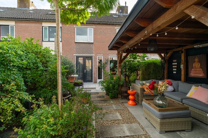 Van Hogendorpstraat 13 in Almkerk foto