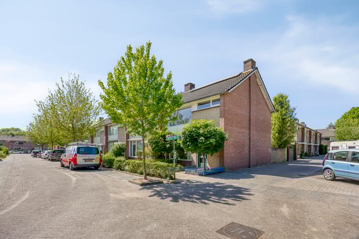 Van Hoogstratenweg 2 in Ravenstein foto