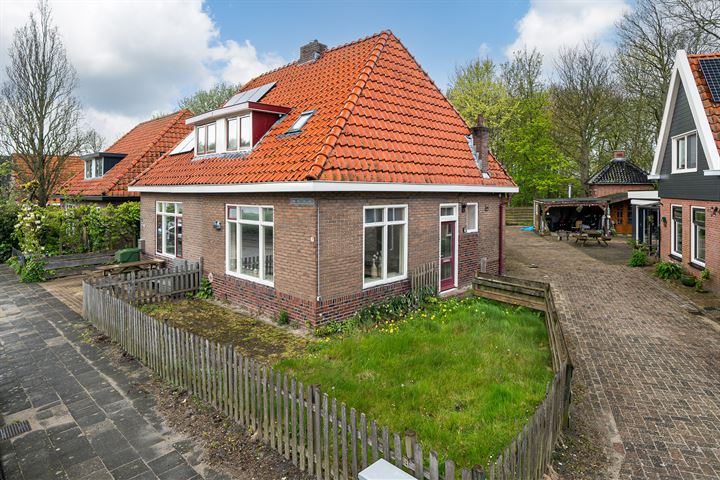 Van Hottingawei 2 in Pietersbierum foto