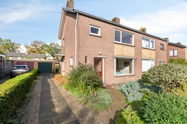 van Houtstraat 18 in Duiven foto