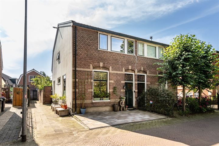 Van Leeuwenhoekstraat 14 in Hilversum foto