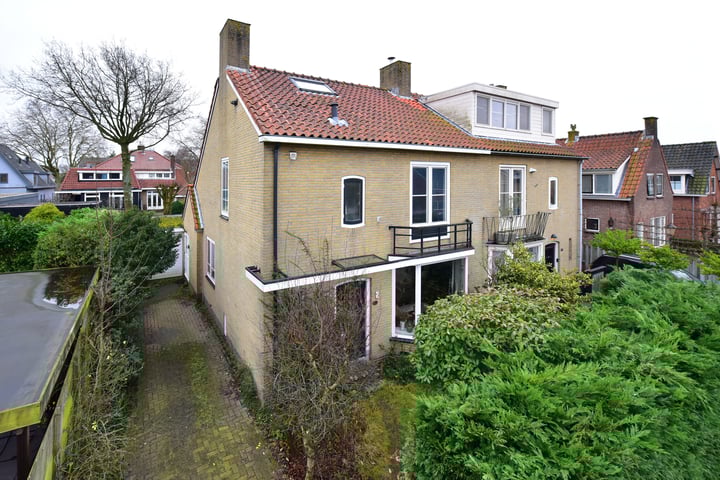 Van Leeuwenhoekstraat 2 in Badhoevedorp foto