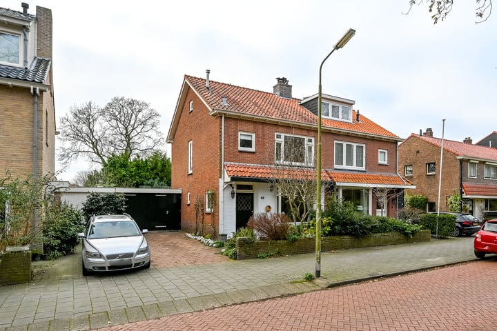 Van Lenneplaan 48 in Driehuis NH foto