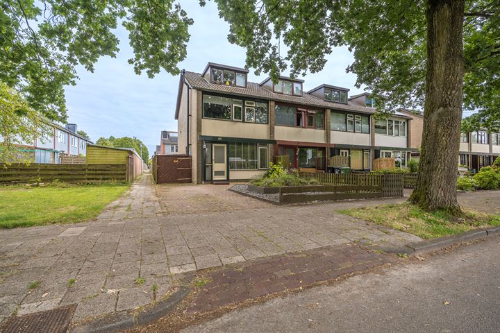 van Limburg Stirumlaan 65 in Hoogezand foto