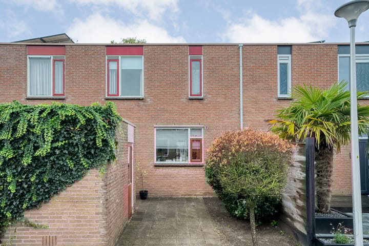 Van Limburg Stirumware 17 in Zwolle foto