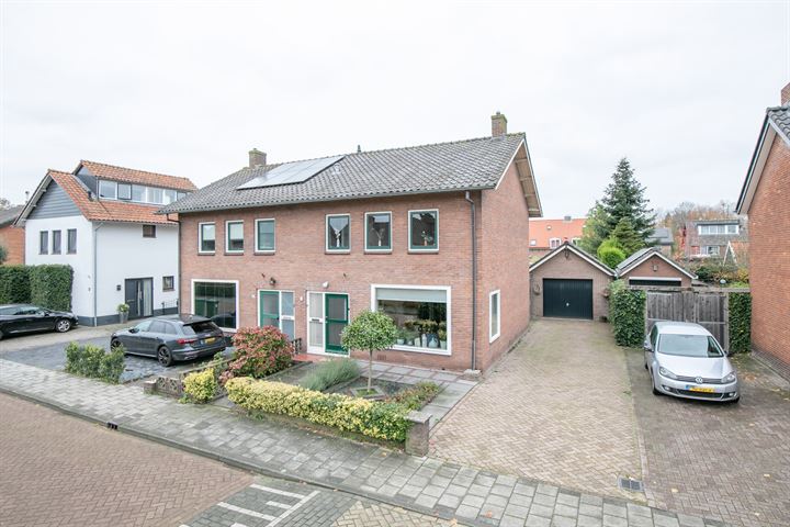 van Lyndenlaan 12 in Hoevelaken foto