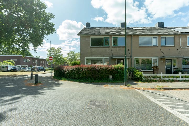 van Maarenplein 27 in Soesterberg foto