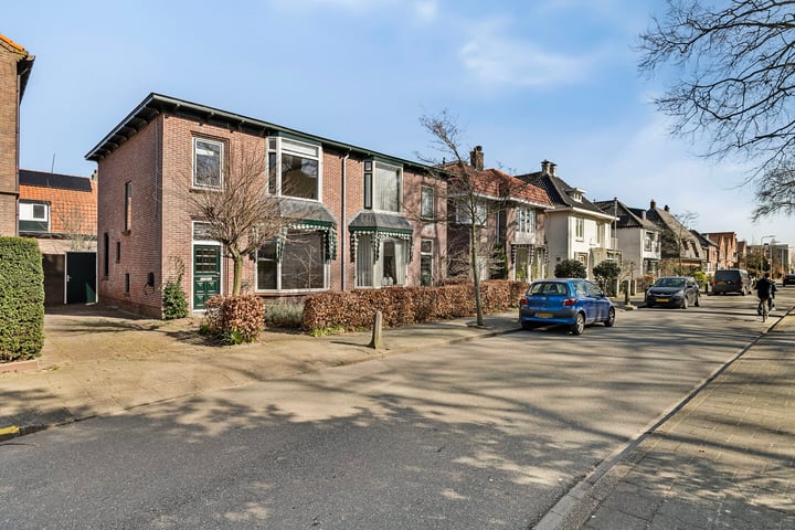 Van Meerbeekstraat 1 in Hillegom foto