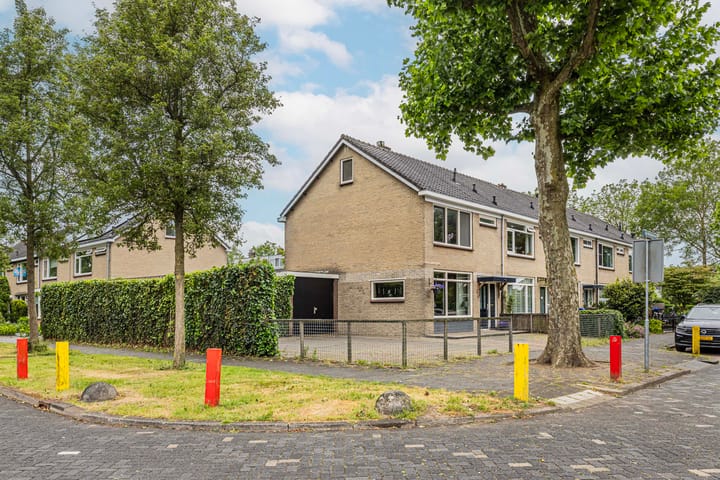 Van Montfoortstraat 2 in De Meern foto