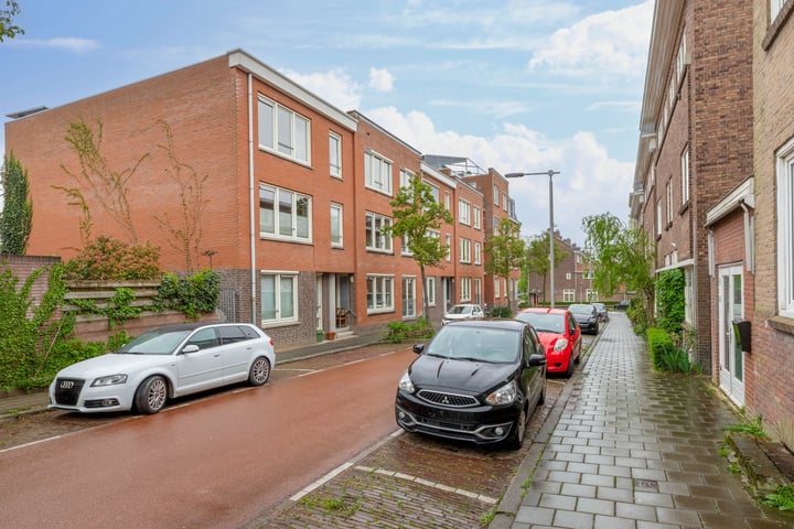 Van Oldenbarneveldtstraat 15-22 in Arnhem