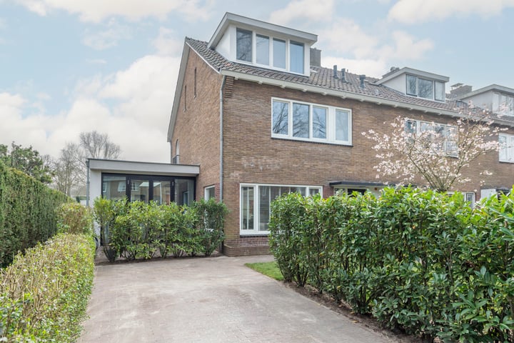 van Ostadelaan 8 in Naarden