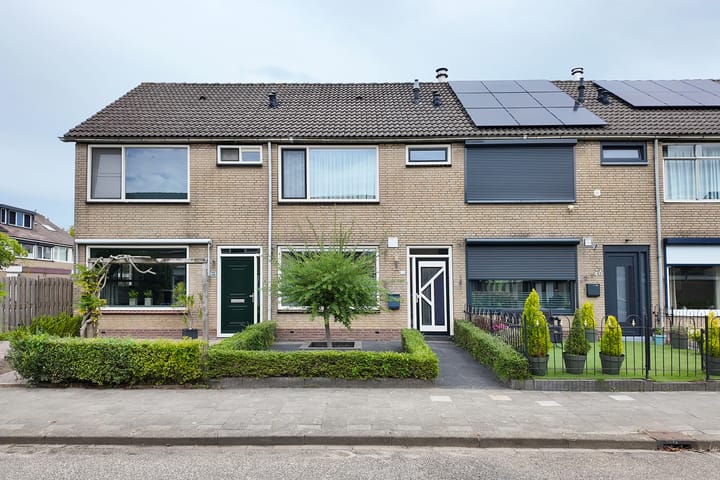 Van Puttenstraat 42 in Klundert foto