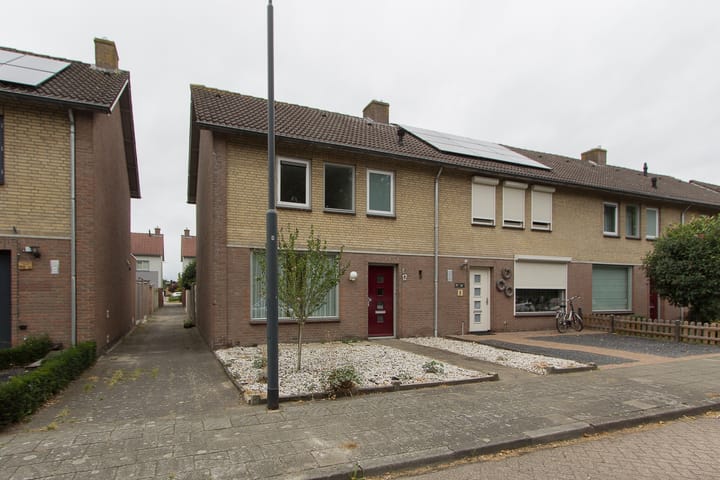 van Raveschotstraat 12 in Sprang-Capelle foto