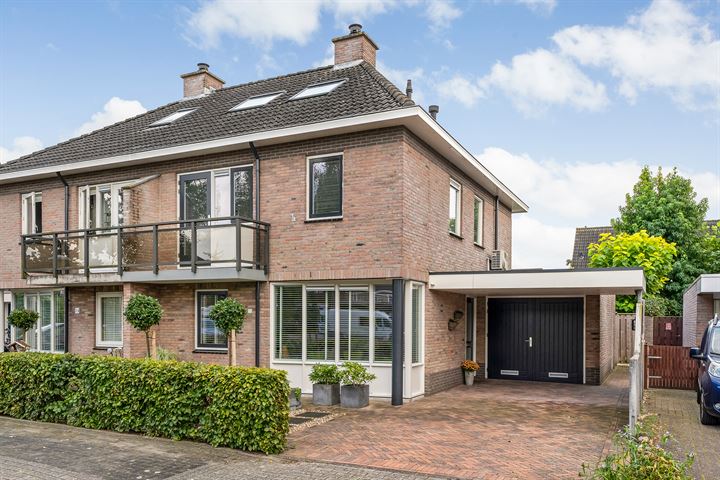 Van Rechterenallee 12 in Hardenberg foto