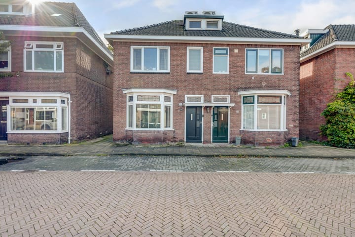 Van Riebeekstraat 104 in Enschede