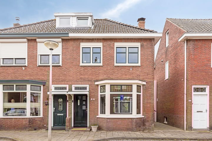 Van Riebeekstraat 64 in Enschede foto