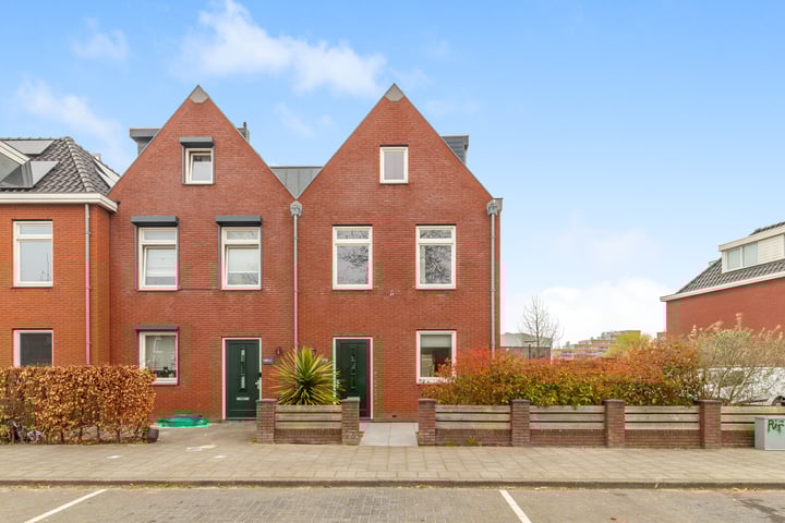 van Riemsdijklaan 127 in Beverwijk foto