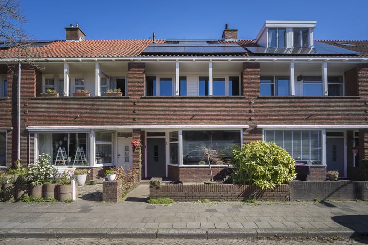 van Roonhuysestraat 8 in Leeuwarden foto