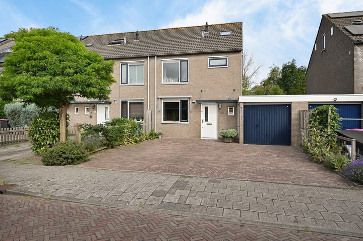 van Ruysdaellaan 113 in Leidschendam foto