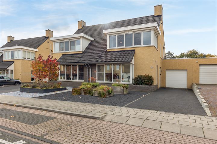 van Ruysdaelstraat 16 in Brunssum foto