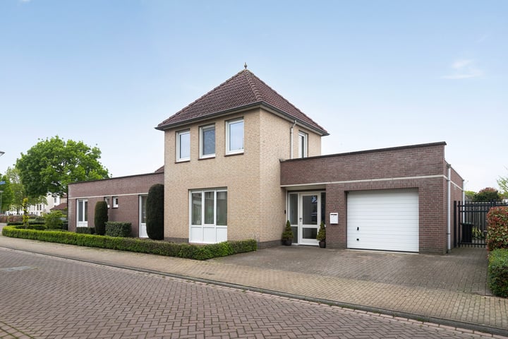 Van Schaesbergstraat 1 in Horst foto