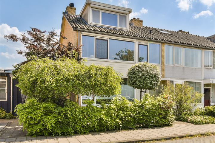 Van 't Hoffstraat 22 in Badhoevedorp foto