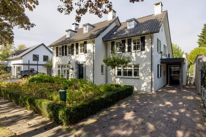 van Tuyll van Serooskerkenlaan 4 in Heeze foto