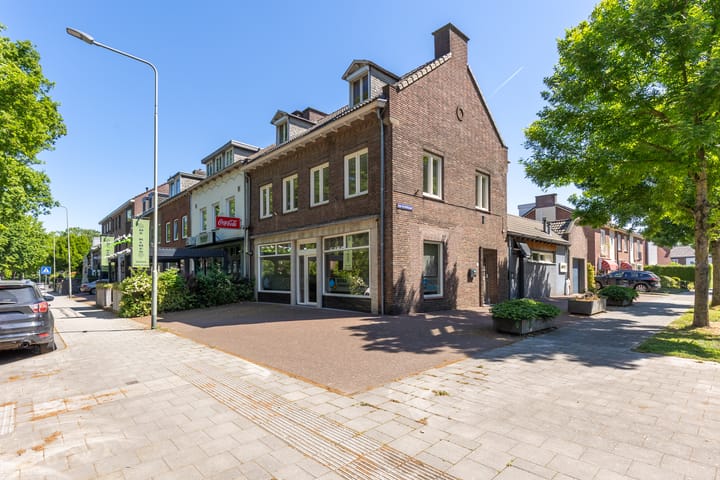 Van Veldekelaan 1A in Geleen foto