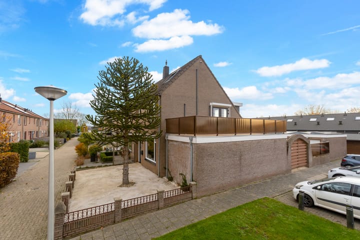 Van Vollenhovenstraat 10 in Piershil