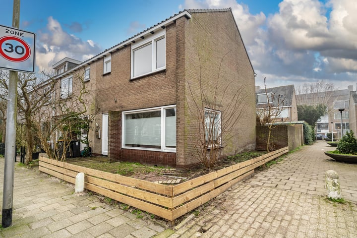 van Wassenaarstraat 9 in Warmond foto