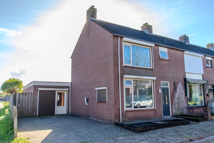 van Weerden Poelmanlaan 6 in Hoogerheide