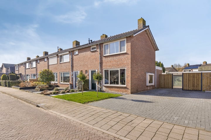 Van Weselstraat 11 in Elst foto