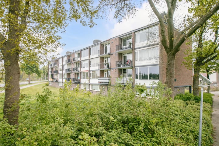 Varenkamp 11 in Emmen foto
