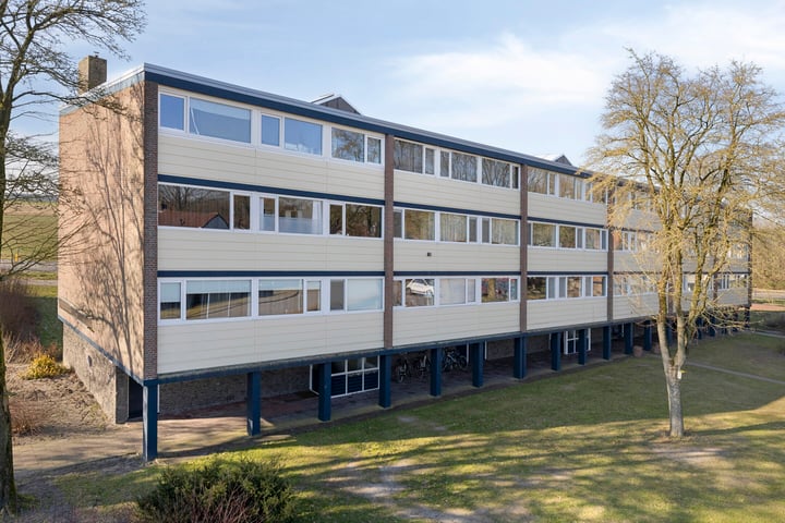 Varenkamp 85 in Emmen foto