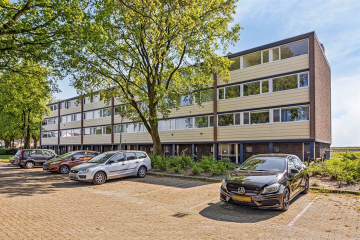 Varenkamp 93 in Emmen foto