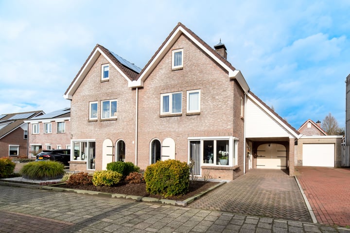 Veeneslagen 38 in Rijssen foto