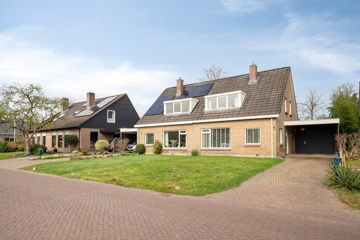 Veenkampen 4 in Vries