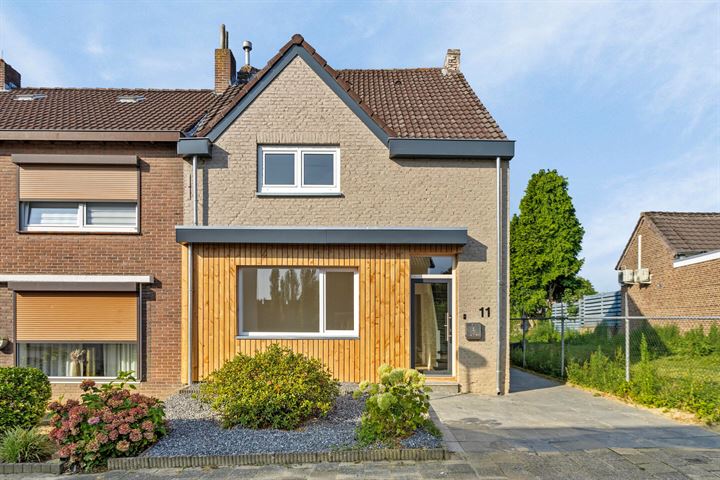 Veeweg 11 in Landgraaf foto