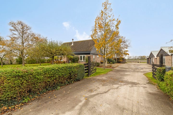 Veilingweg 20 in Tuitjenhorn foto