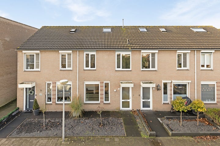 Veldbies 27 in Terheijden foto