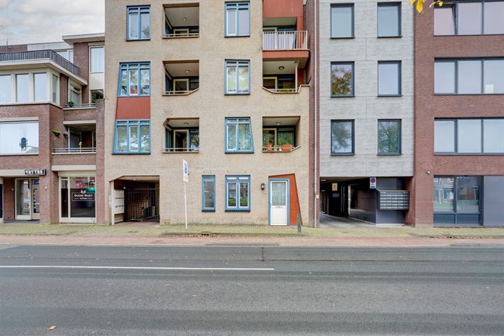 Veldhovenring 42 in Tilburg foto