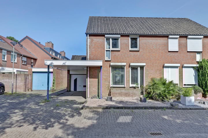 Veldm. Montgomeryhof 55 in Panningen