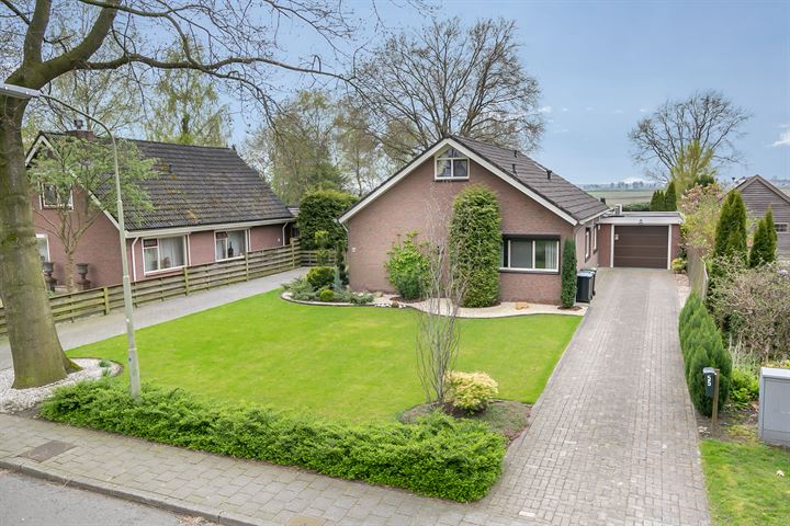 Verlengde Scholtenskanaal WZ 55 in Emmer-Compascuum foto