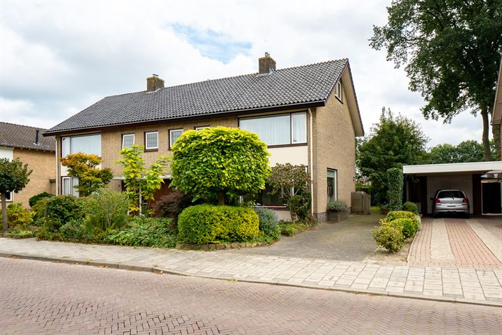 Verzetstraat 13 in Vriezenveen foto
