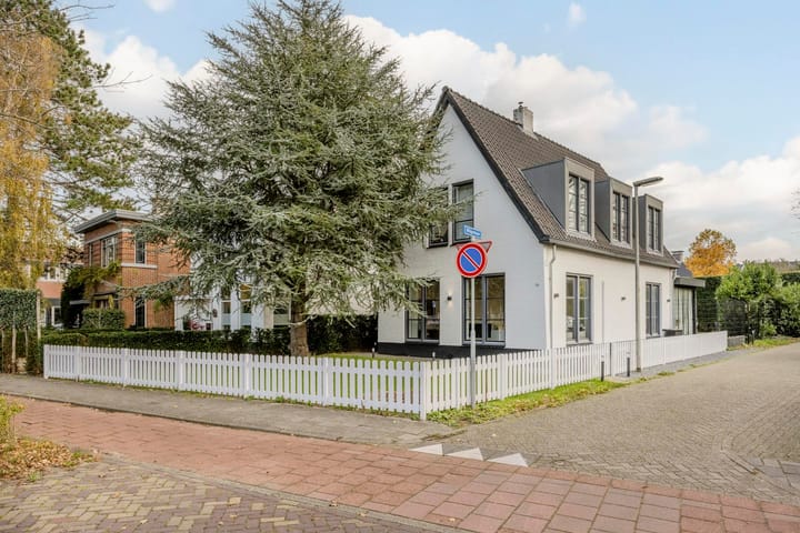 Veurseweg 169 in Voorschoten