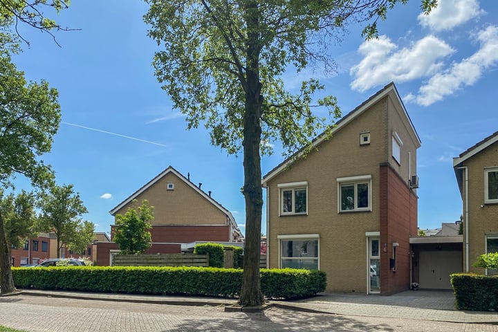 Vierlanderstraat 2 in 's-Hertogenbosch foto