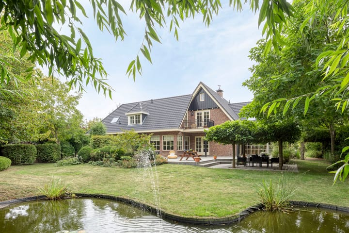 Vijverbos 11 in Almere foto
