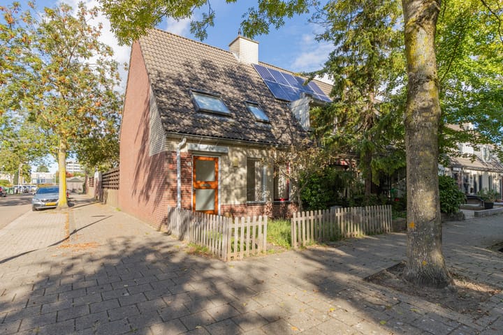 Vijverbos 2 in Hoofddorp