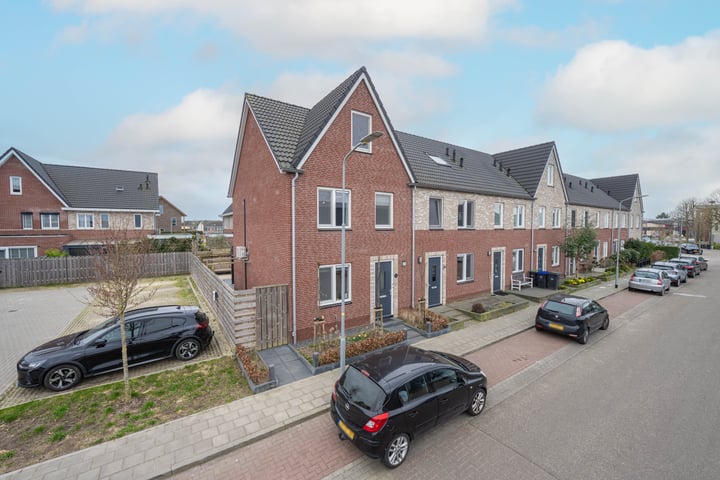 Vijverlaan 28 in Tiel foto